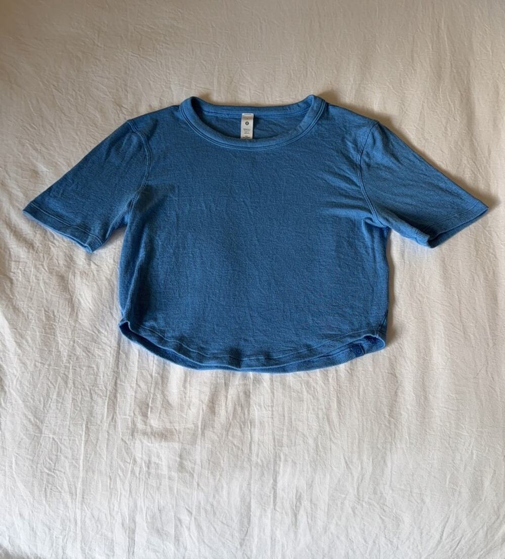 Lululemon Women's Short Sleeve T-Shirt Blue Textured Ribbed Athletic Casual